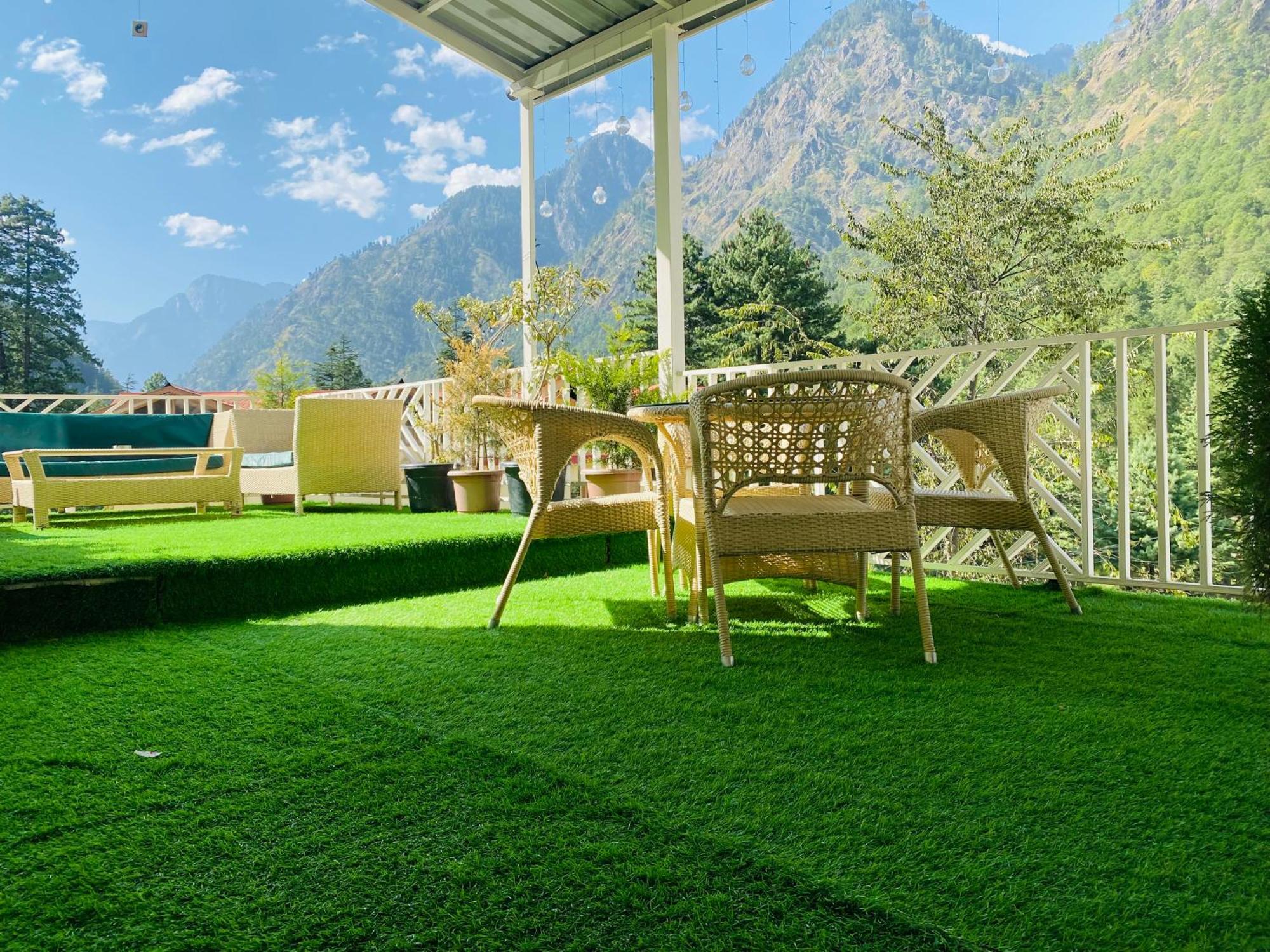 Royal Castle Kasol Exterior foto