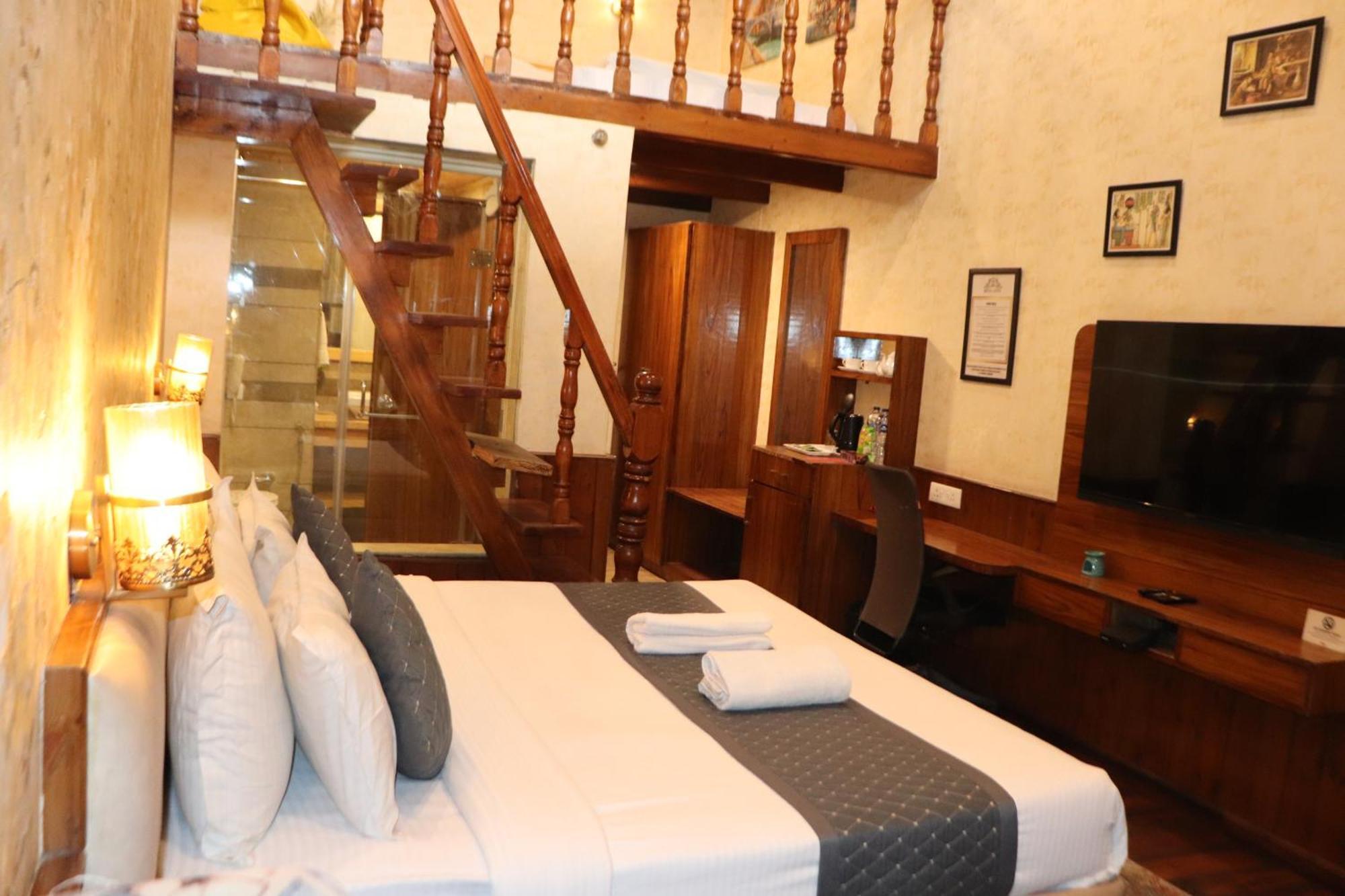 Royal Castle Kasol Exterior foto