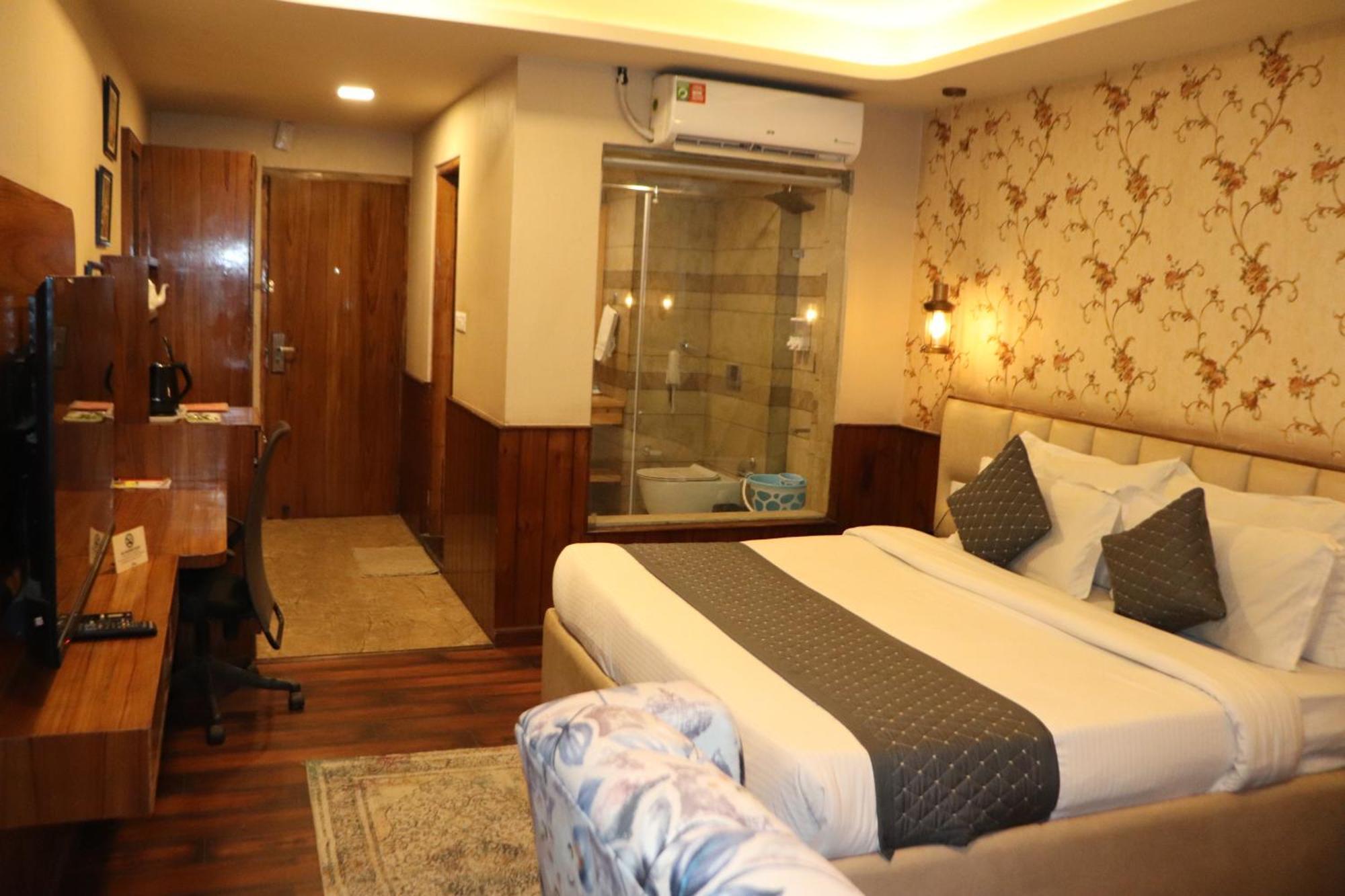 Royal Castle Kasol Exterior foto